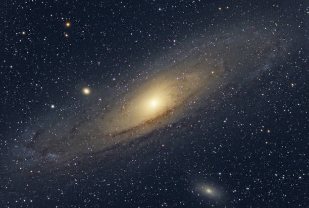 la galaxia de andrómeda, también conocida como messier 31 - ring galaxy fotografías e imágenes de stock