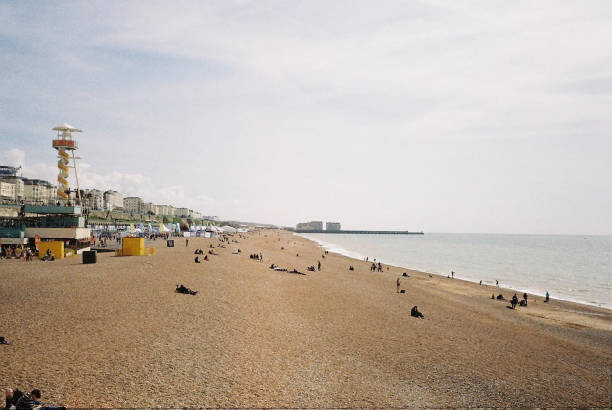 brighton beach - atlantic coast flash photos et images de collection