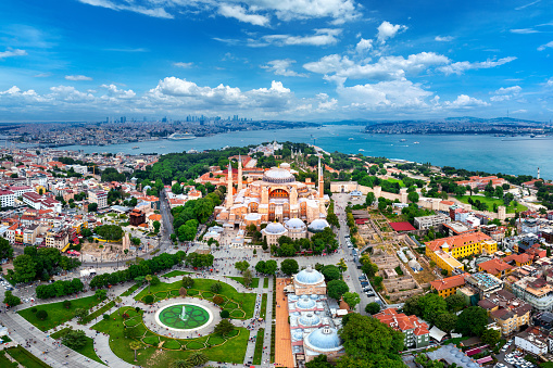 Vista aérea de Santa Sofía en Estambul, Turquía. photo