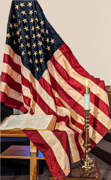 bandiera americana, lume di candela, bibbia, copy space - us state flag national flag flag three objects foto e immagini stock