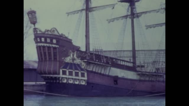 Italy 1964, Wooden vessel port