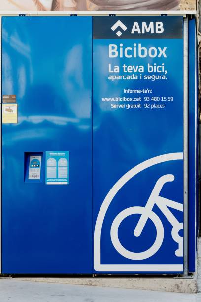 bicibox is a secure parking system for private bicycles distributed to different municipalities in the metropolitan area of barcelona. - store street barcelona shopping mall imagens e fotografias de stock