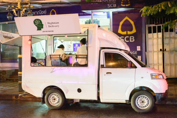 marihuana cannabis pop-up-trucks in bangkok thonglor nachtleben - open stock-fotos und bilder