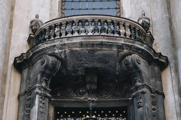 artificial ornated and carved oriel from the 16th century. Only rich bourgeois could afford it at those days and it was and it represented a status symbol.Reich verzierter Erker in St. Gallen.