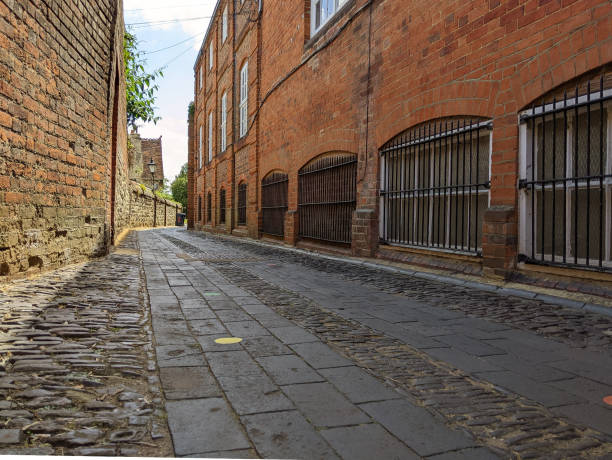 istock deserted alleyway daytime 1406360075