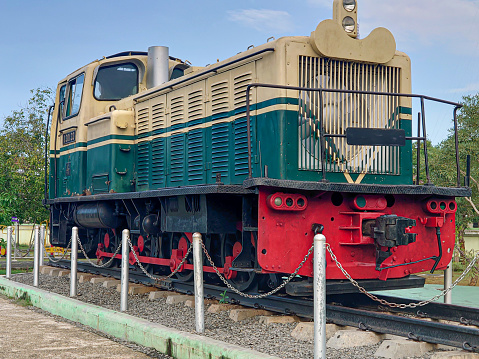 an old locomotive that is only used as a monument display