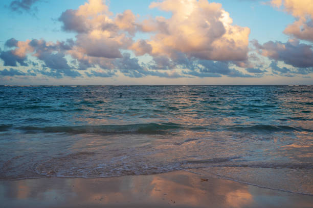 istock Sunset on the ocean. A beautiful beach with white sand, a turquoise wave 1406364819