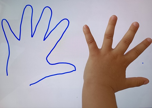 Drawing your hand on the tablet