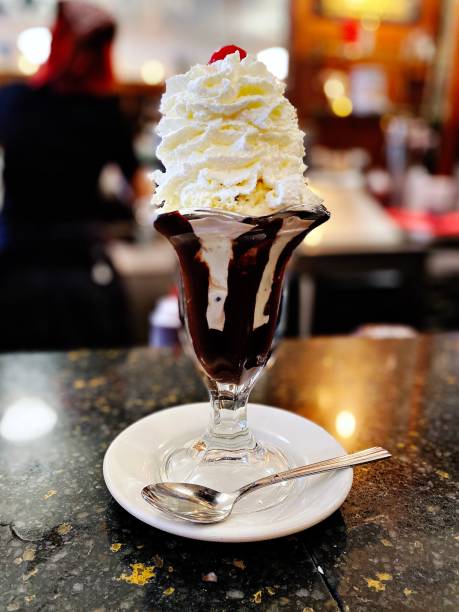 istock Hot Fudge Sundae at a Soda Counter 1406440634