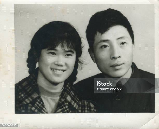 Ảnh Cưới Trung Quốc Thập Niên 1980 Của Các Cặp Vợ Chồng Trẻ Hình ảnh Sẵn có  - Tải xuống Hình ảnh Ngay bây giờ - iStock