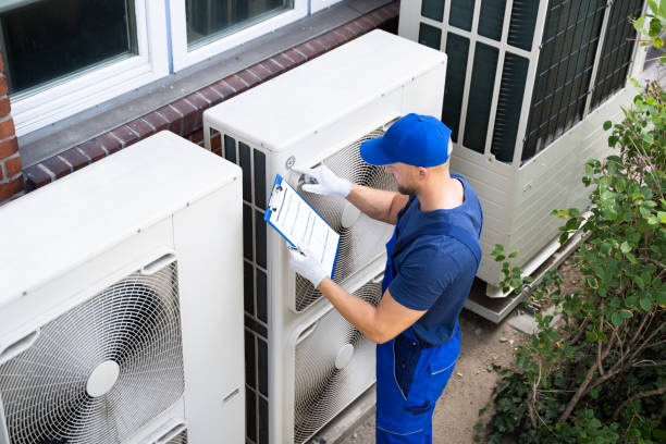 an electrician men checking air conditioning unit - fix up imagens e fotografias de stock