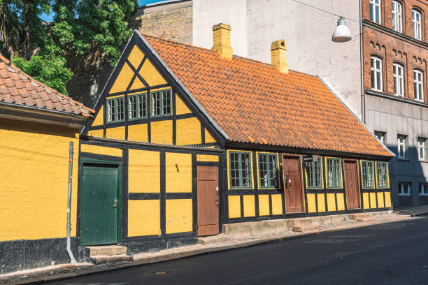 dom dzieciństwa hansa christiana andersena w mieście odense - hans christian andersen odense town denmark zdjęcia i obrazy z banku zdjęć