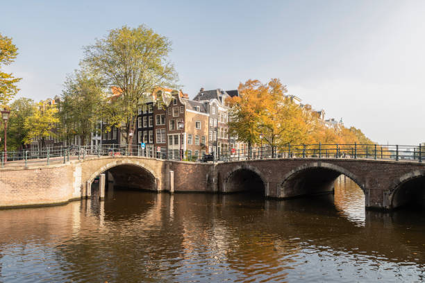 canal houses and the typical stone bridges over the canals in the center of amsterdam. - keizersgracht imagens e fotografias de stock