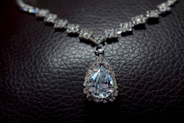Genuine diamond Precious and beautiful Rare and expensive For jewelry