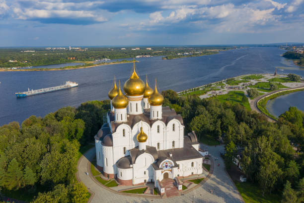 uspenski-kathedrale in yaroslavl - yaroslavl russia religion church stock-fotos und bilder