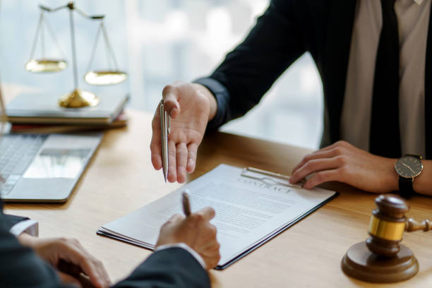 The Legal Execution Department makes an appointment with the customer to sign a mediation agreement to pay the debt. stock photo