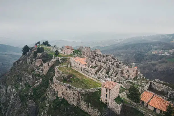 This is the ancient village of Gessopalena in Italy. Inhabited since Pre-Roman times, in the early Middle Ages it consisted of a group of houses located on a big rock called "Pietra Lucente" (Shining Stone) on top of which was an ancient castle. Currently, there are many abandoned houses positioned on parallel streets while leaning against each other. To date, most of these houses are destroyed, and what remains as evidence of their existence are the rooms buried in the chalk rock. The geological peculiarity of the place is the chalk that appears on the surface. In the past, it ensured a good economy for Gessopalena. Not only because they used it to build houses, but also to build commercial activity. Gessopalena was gradually abandoned, and people moved to the new and current village next to it. In 1959 the village was definitively abandoned. Nowadays, only the skeletons of the houses remain of this ancient village.