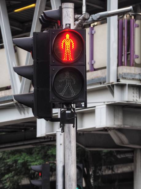 istock Saturn Red Traffic Light Gray Black and Gray Building 1406633020
