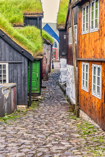 Calles de Torshavn en la parte antigua de la ciudad, Islas Feroe photo
