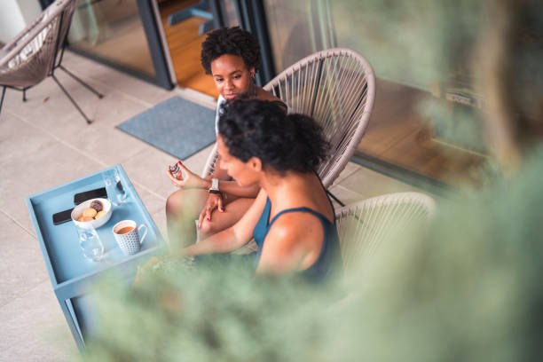 beautiful hispanic mother and daughter talking and bonding at home - 4724 imagens e fotografias de stock