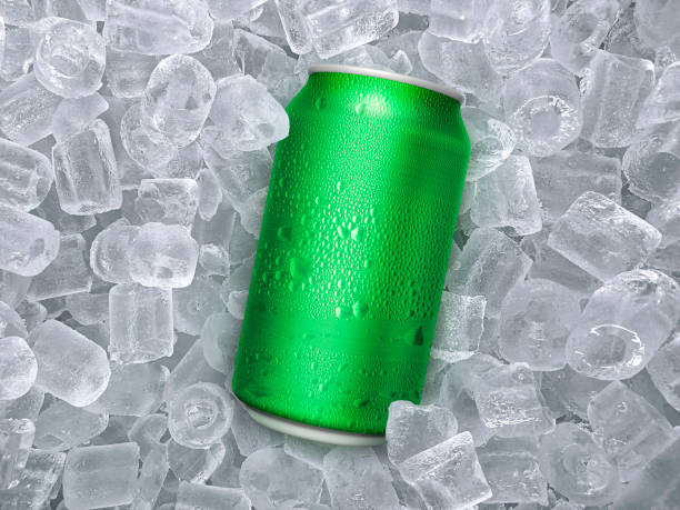 boîte de boisson froide, glaçon juteux. boisson rafraîchissante estivale - ice pack photos photos et images de collection