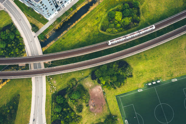 commute by electric city train - blurred motion city life train europe imagens e fotografias de stock