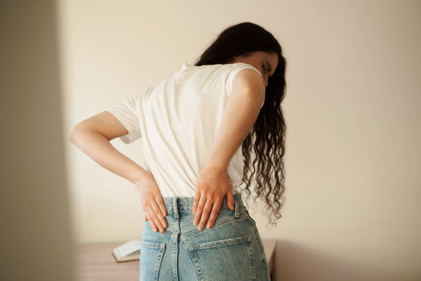 attractive woman feel backache spine pain because of uti pyelonephritis disease. kidney infection pyelonephritis urinary tract infection. - lower back pain imagens e fotografias de stock