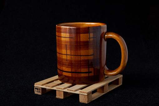 Cup stands on reduced model of the euro pallet