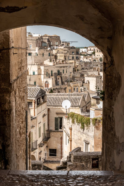 vue de l’historique sassi di matera en italie - matera photos et images de collection