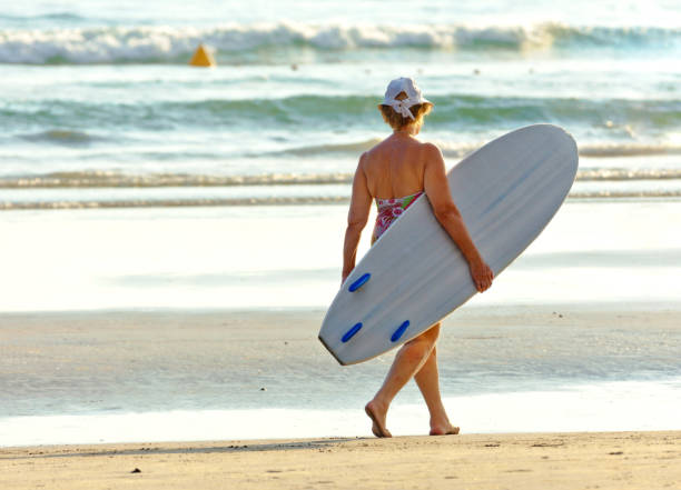 istock Senior woman going to surf 1406773080