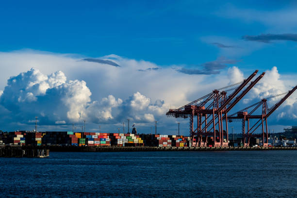 shipping container pier during a puget sound cloudy spring day - water tranquil scene puget sound cloudscape imagens e fotografias de stock