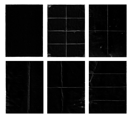Juego de papel doblado con textura grunge en fondo negro. photo