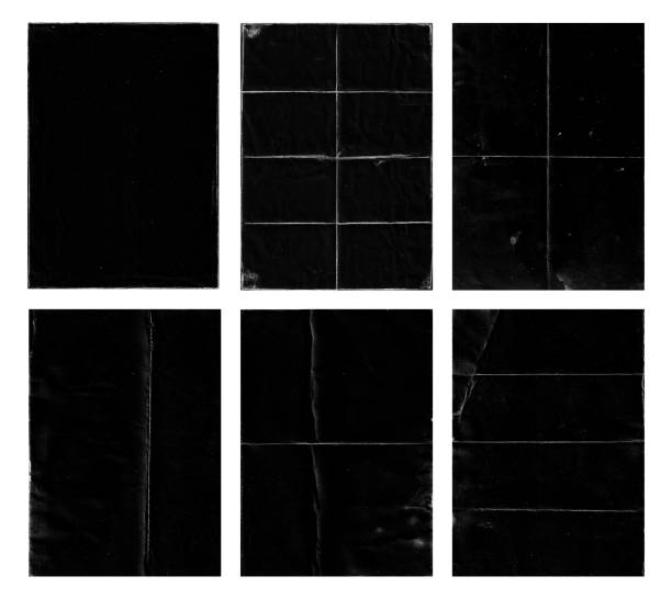 ensemble de papier plié avec texture grunge sur fond noir. - aging process audio photos et images de collection