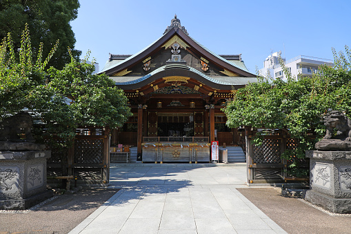 This is a front shrine of Yushima Tenjin.