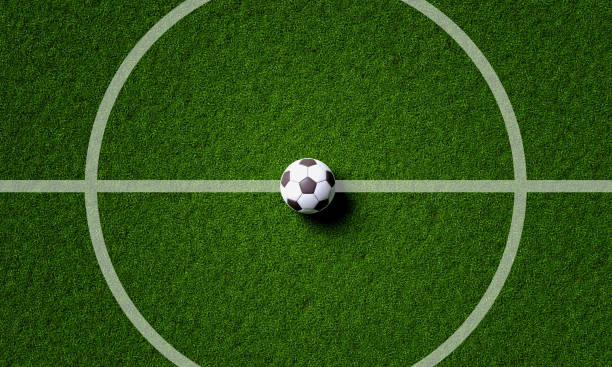 campo de fútbol central y balón en el fondo de la vista superior. concepto deportivo y atlético. representación de ilustraciones 3d - futbol fotografías e imágenes de stock