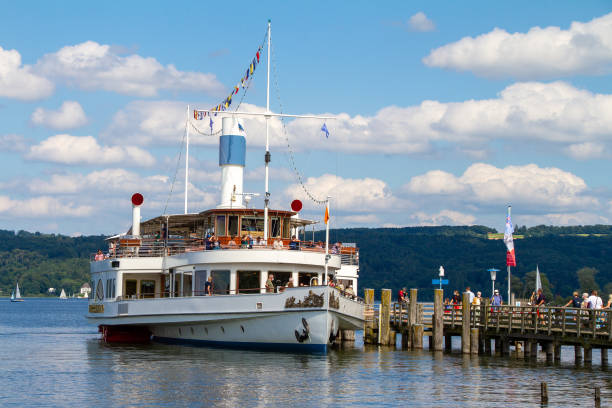 германия, бавария, озеро аммер, аммерзее, туристическая лодка - ammersee стоковые фото и изображения