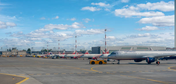 москва - editorial moscow russia airport sign стоковые фото и изображения