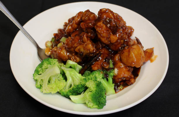 chinese general tso's chicken with broccoli - chicken general tso food imagens e fotografias de stock