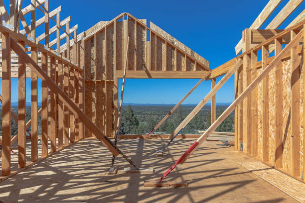 new home construction. roofing construction. - construction frame construction frame house imagens e fotografias de stock