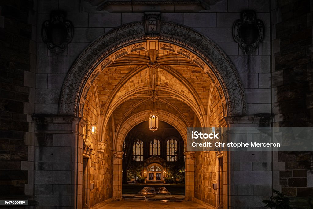 Portes et vitraux - quadrangle de la faculté de droit - Ann Arbor - Michigan - États-Unis - Photo de Pergola libre de droits