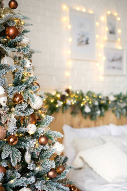 Decorated Christmas bedroom with Christmas tree. Light Scandinavian interior. Cozy bed in a chalet. Decorated Christmas bedroom with Christmas tree. Light Scandinavian interior. Cozy bed in a chalet. macrame photos stock pictures, royalty-free photos & images