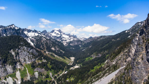 north cascades, waszyngton, z pacific crest trail (pct) - north cascades national park mountain above cascade range zdjęcia i obrazy z banku zdjęć