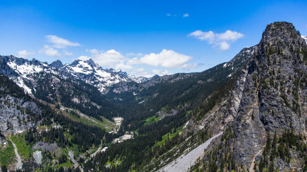 северные каскады, вашингтон, от pacific crest trail (pct) - north cascades national park awe beauty in nature cloud стоковые фото и изображения