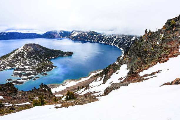 istock Crater Lake, Oregon 1407036538