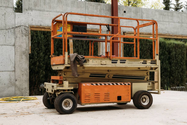 istock Scissor Lift Platform on a construction site near the wall 1407073036