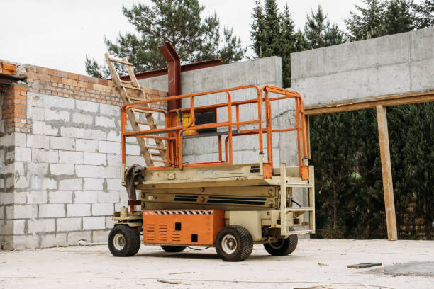 istock Scissor Lift Platform on a construction site near the wall 1407075492