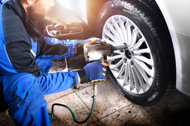 istock Mechanic changing tire in car service center. 1407081732