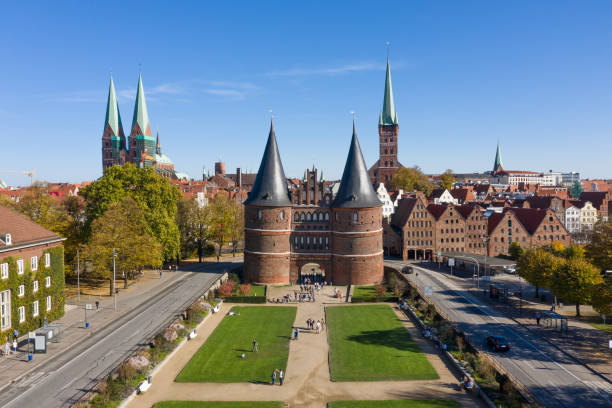 holstentor - lubeck стоковые фото и изображения