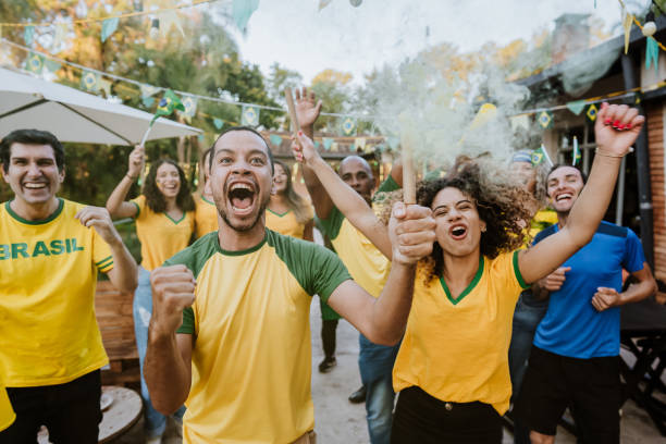 brasilianischer fußball-fans - brazil stock-fotos und bilder