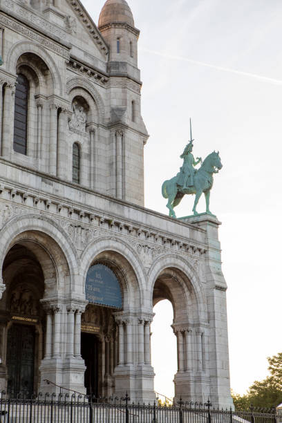 Sacré-Cœur, is a Roman Catholic church  located at the summit of the butte of Montmartre